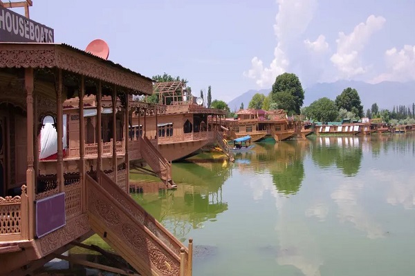 Enchanting Kashmir Experience